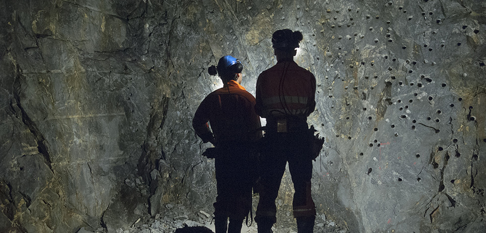 mine-workers-underground